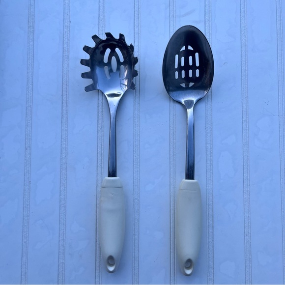 Vintage Pyrex Utensils Pasta Server & Slotted Spoon White Handle - Picture 1 of 3